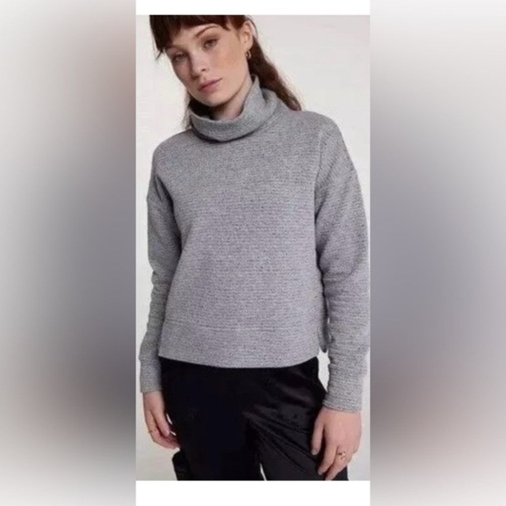 CALIA by Carrie Underwood Gray Turtleneck Sweater